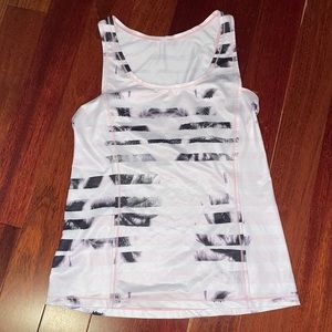 Lululemon print tank with cutout design in back. Size 12